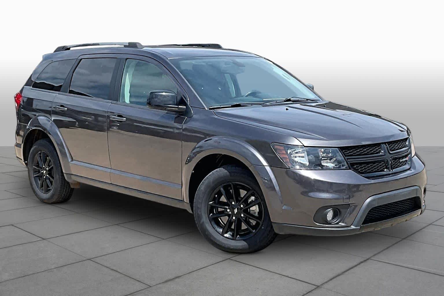Used 2019 Granite Pearlcoat Dodge SE image 3