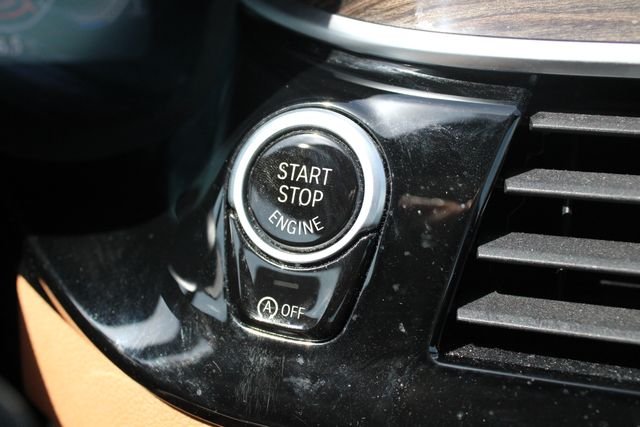 Used 2020 White BMW 530i xDrive image 15
