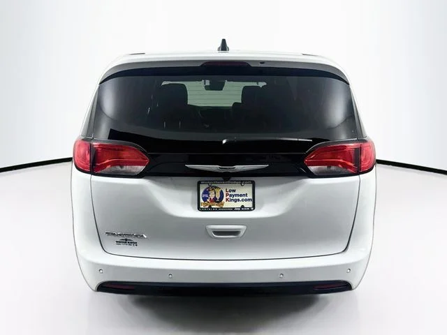 New 2027 Bright White Clear-Coat Exterior Paint Chrysler LX image 6