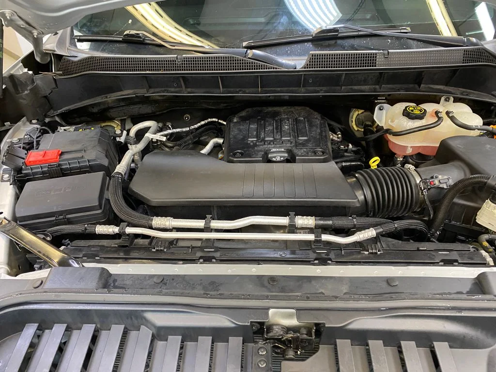 Used 2022 Silver Chevrolet Custom image 10