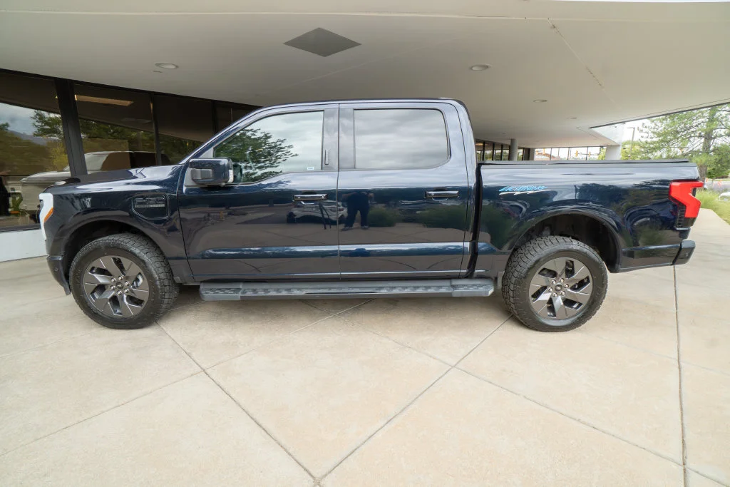Used 2023 Blue Ford Lariat image 4