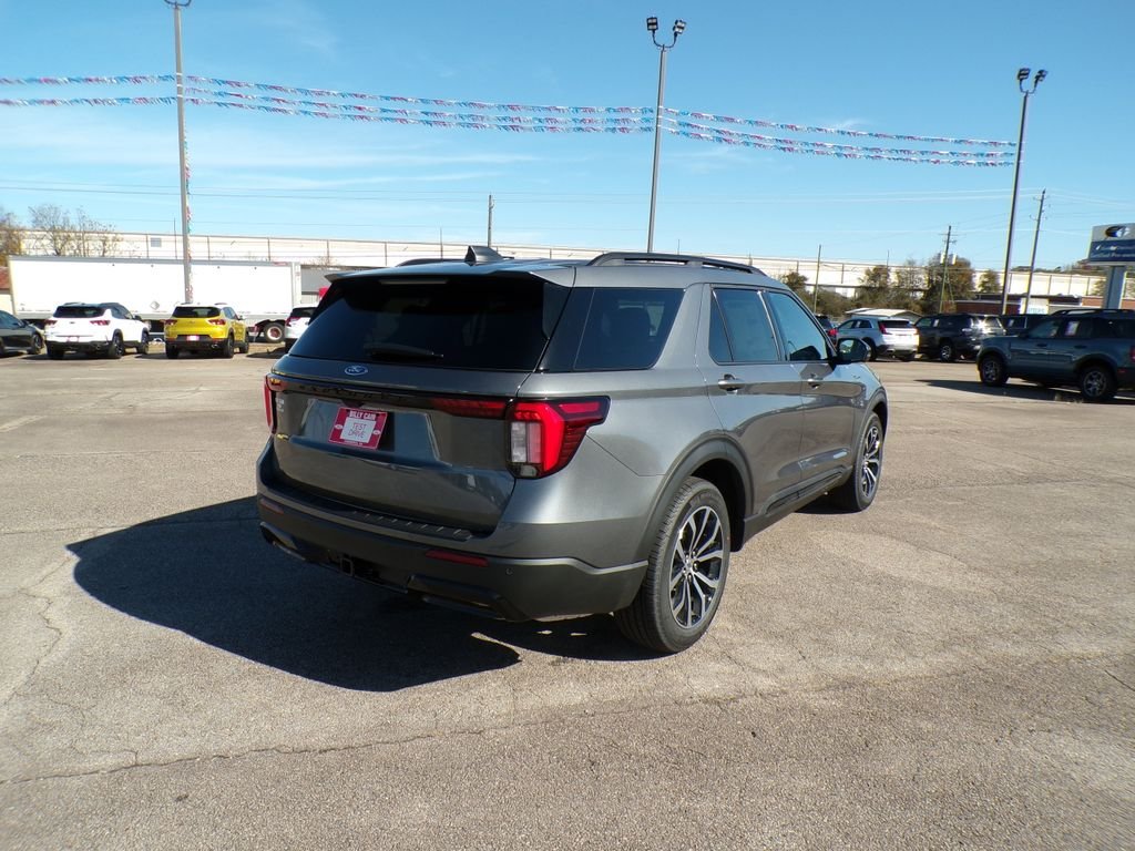 New 2026 Carbonized Gray Metallic Ford ST-Line image 7