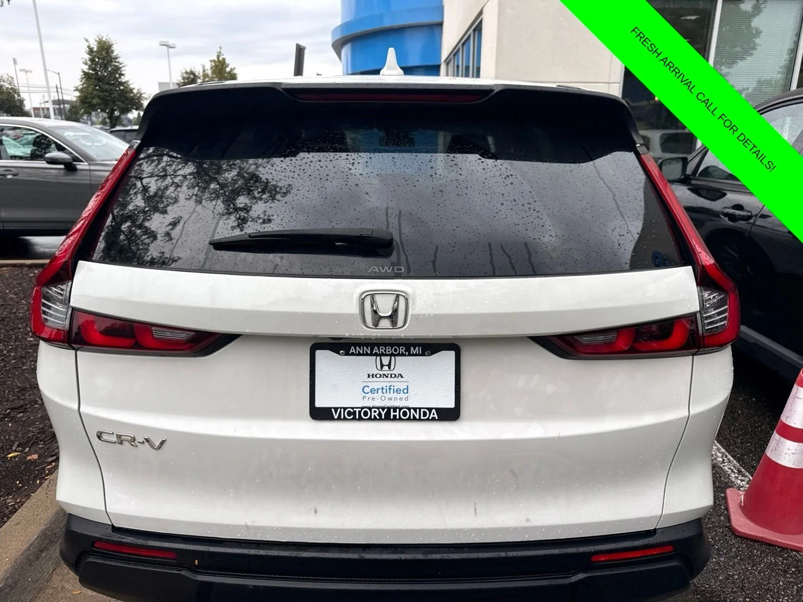 Used 2024 Platinum White Pearl Honda EX image 8