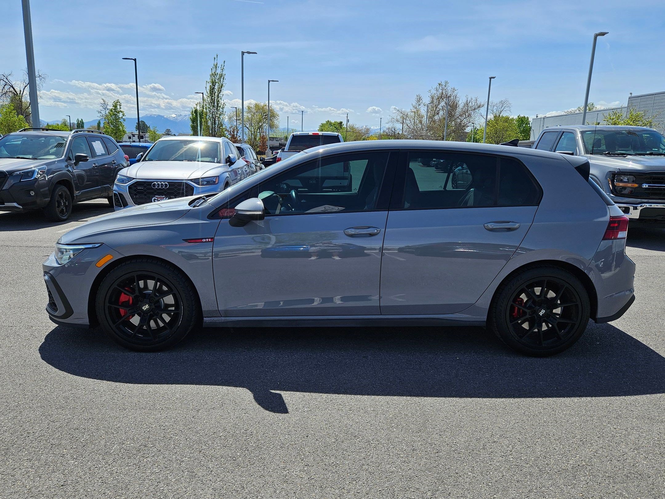Used 2023 Moonstone Gray Volkswagen SE image 7