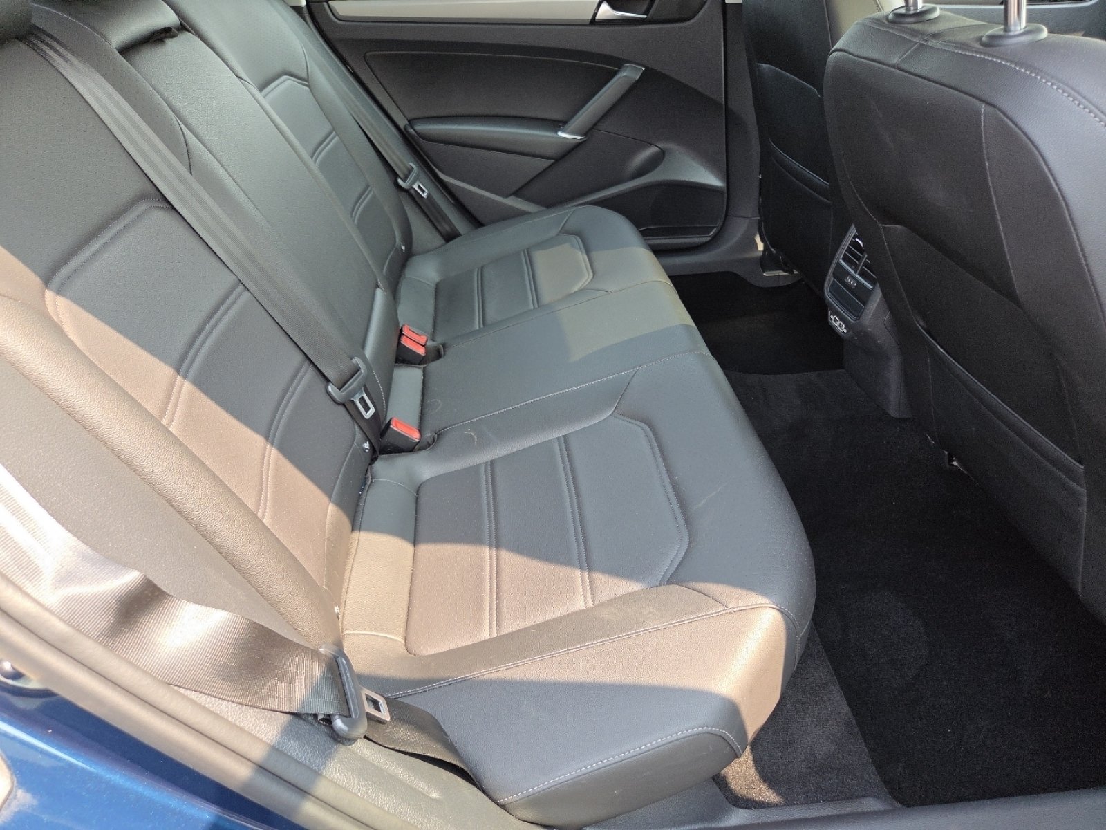 Used 2021 Tourmaline Blue Metallic Volkswagen 2.0T SE image 21