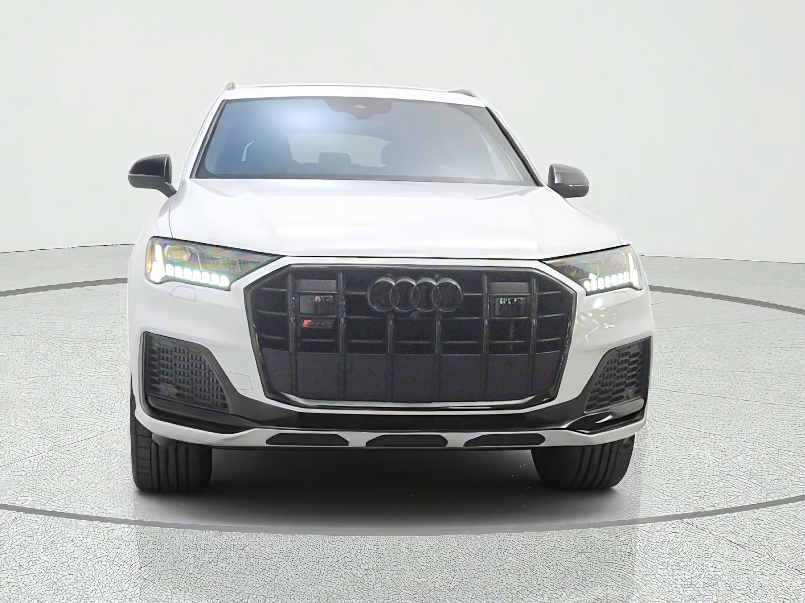 Used 2023 Glacier White Metallic Audi Premium Plus 4.0 TFSI quattro image 2