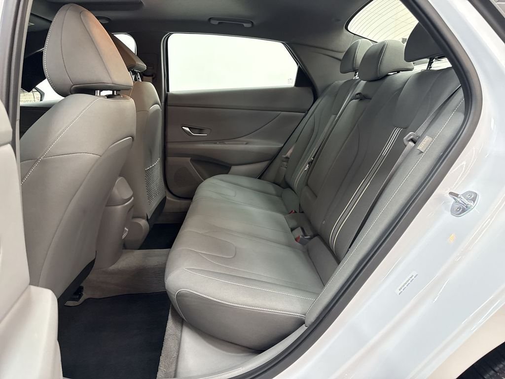 2025 Hyundai Elantra SEL - Photo 15