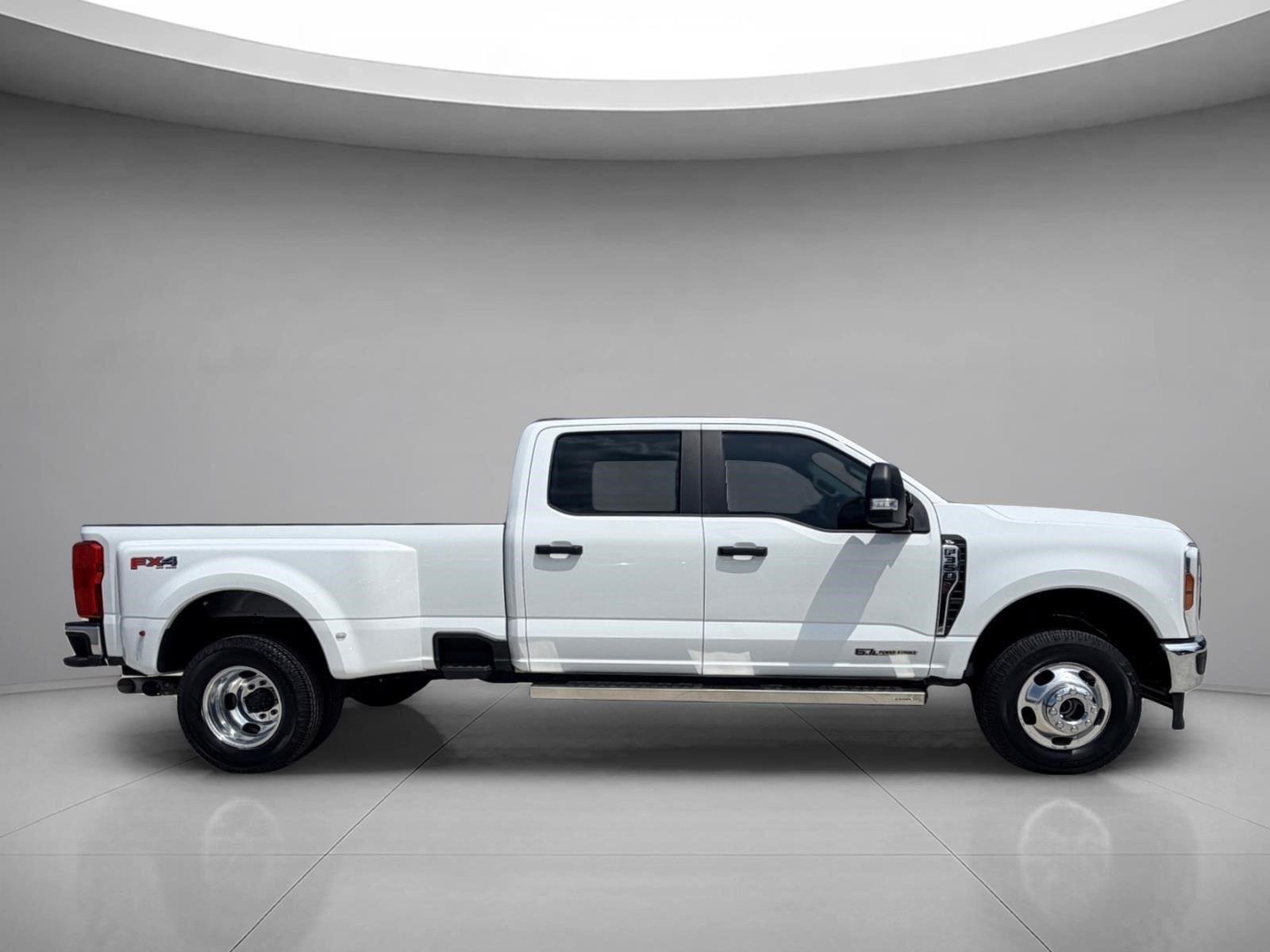 Used 2024 Oxford White Ford XL image 9