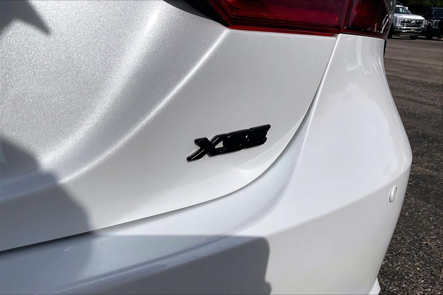Used 2024 Wind Chill Pearl/Midnight Black Metallic Toyota XSE V6 image 9