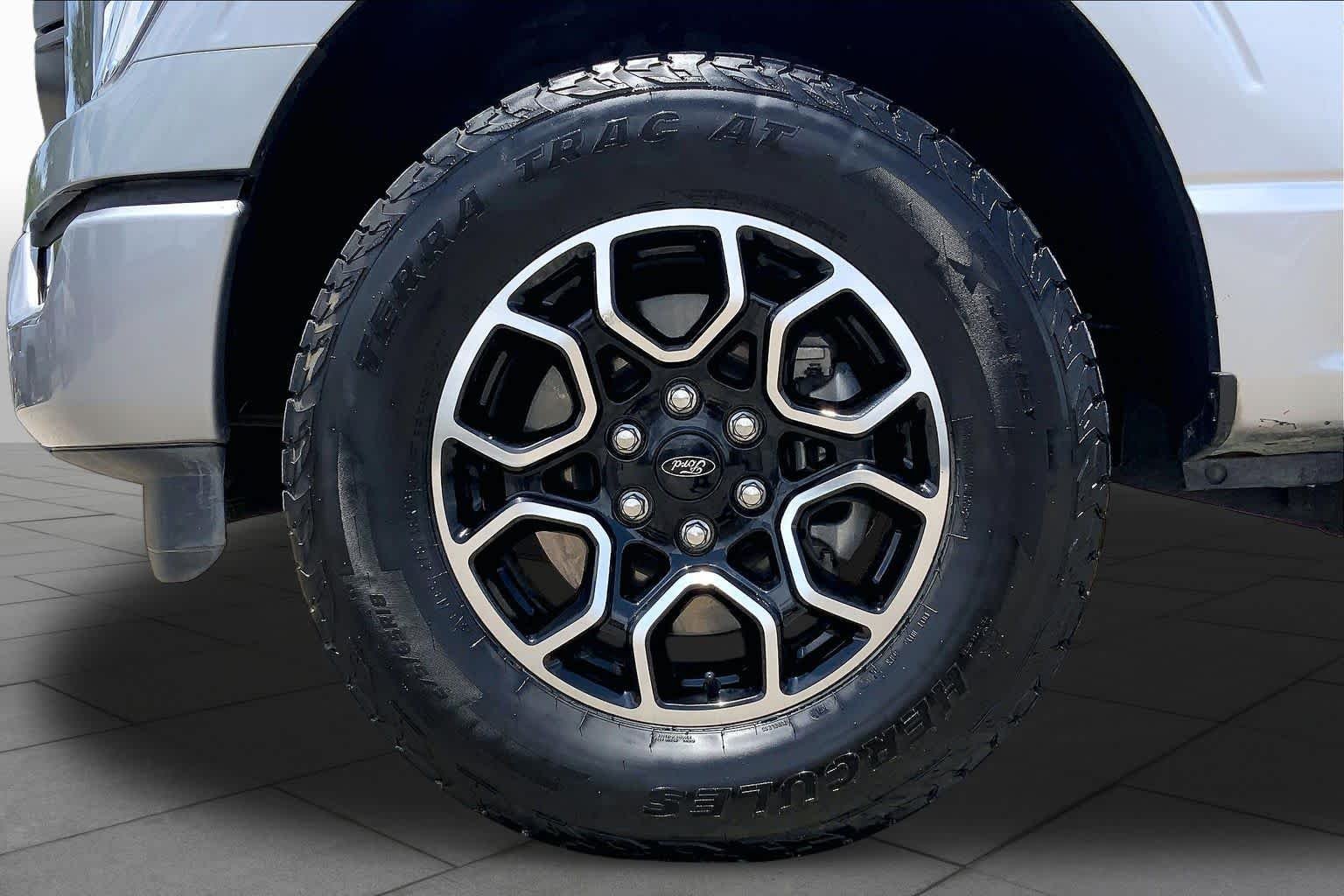 Used 2023 Iconic Silver Ford XLT image 11