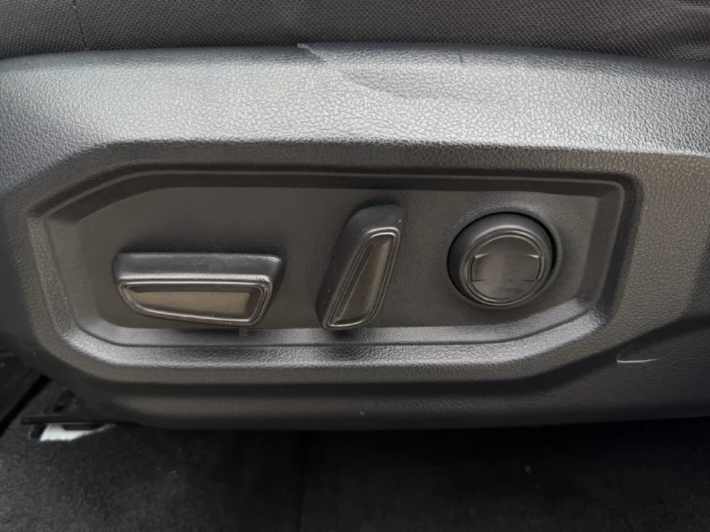 Used 2025 White Toyota SR5 image 26