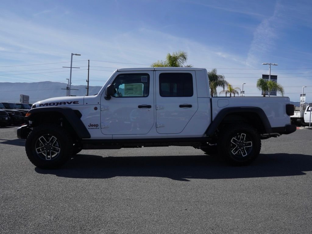 New 2026 Bright White Clear-Coat Exterior Paint Jeep Mojave image 5