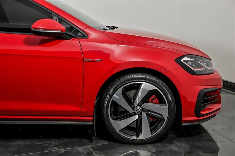 Used 2020 Tornado Red Volkswagen SE image 17