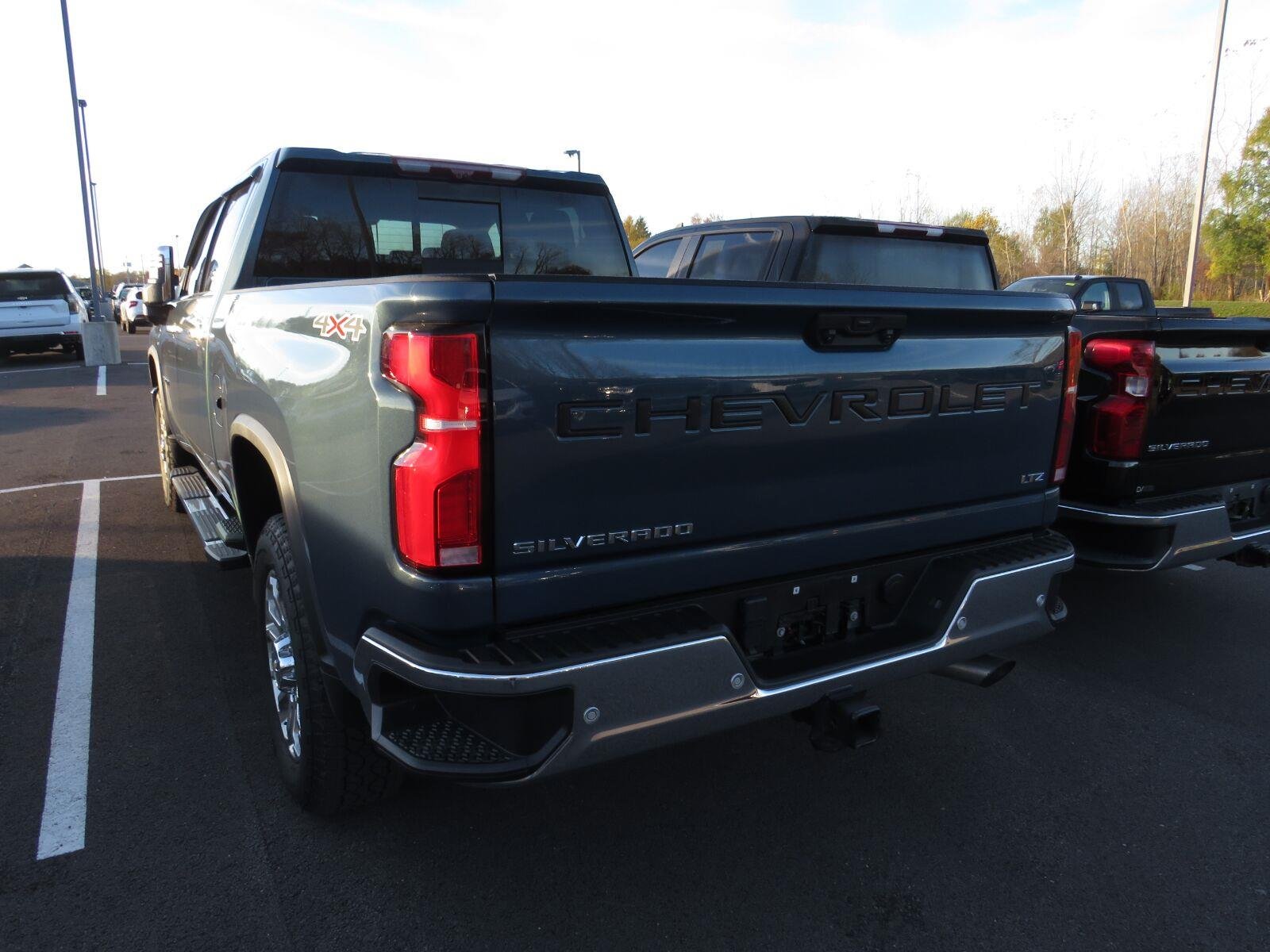 Used 2024  CHEVROLET TRUCK  image 12