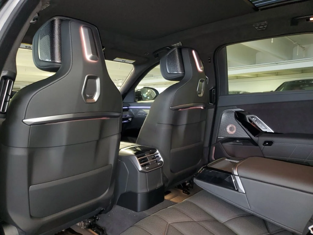 New 2027 BMW Individual Two-Tone Oxide Grey Metallic with Black Sapphire Metallic BMW  image 10