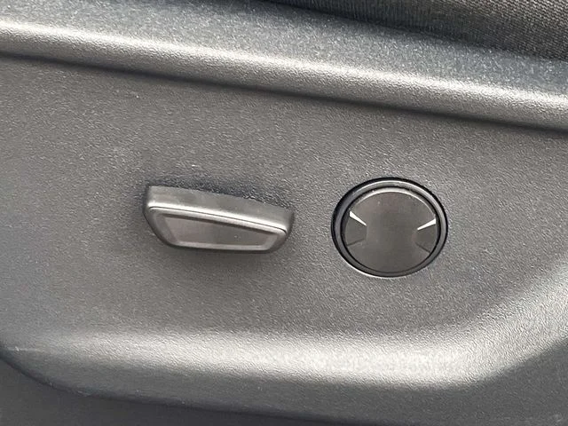 New 2026 Oxford White Ford F-250® XLT image 17
