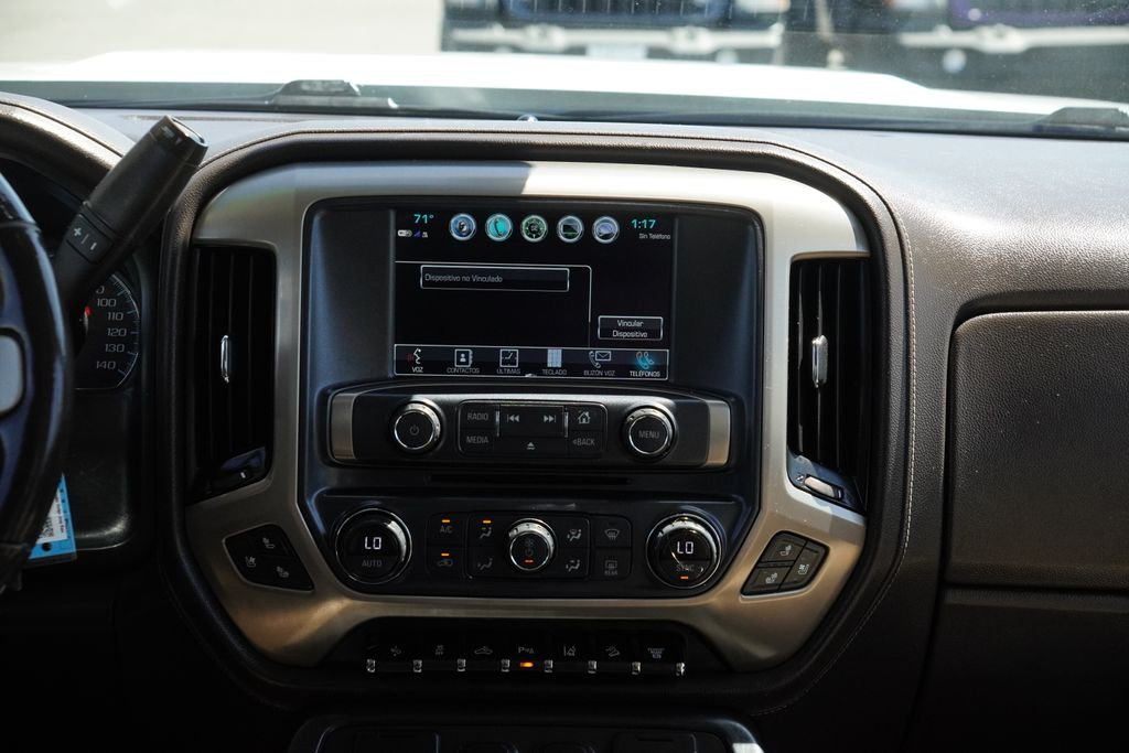 Used 2018 White GMC Denali image 35