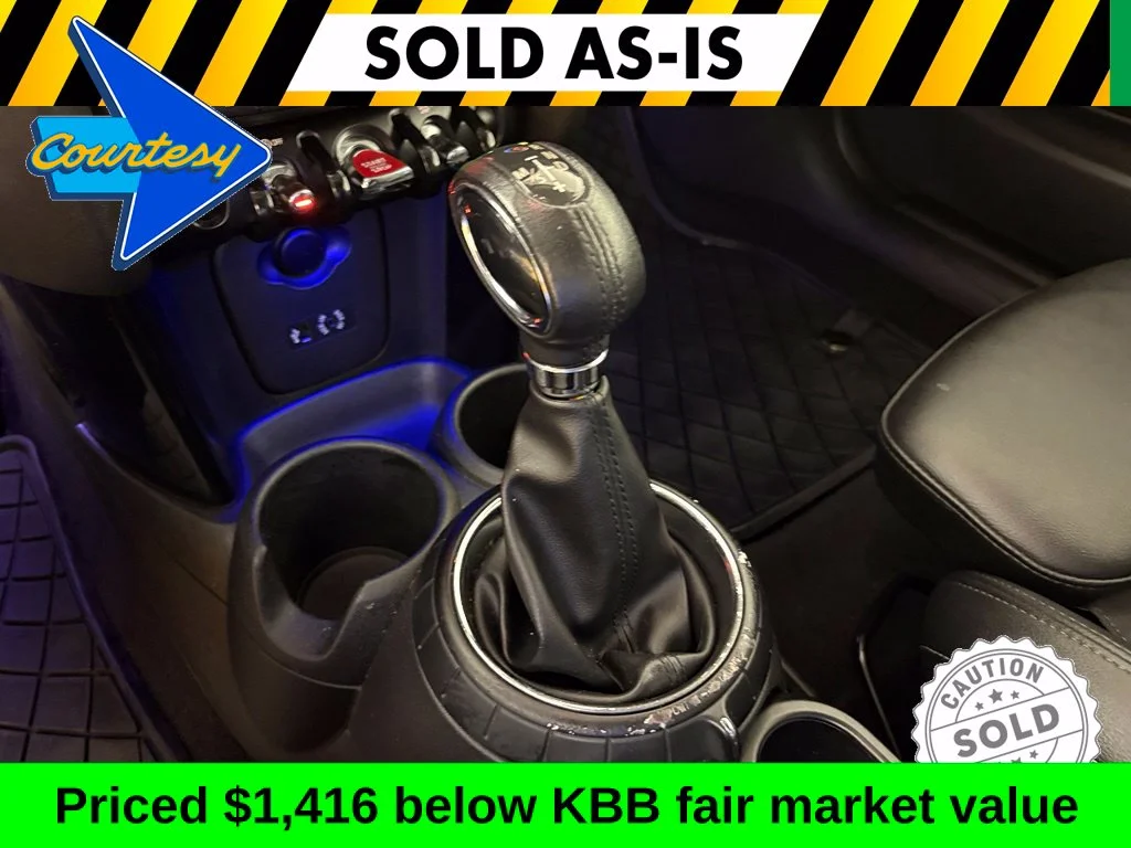 Used 2015 Red MINI Base image 27