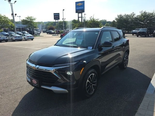 Used 2025 Black Chevrolet LT image 6