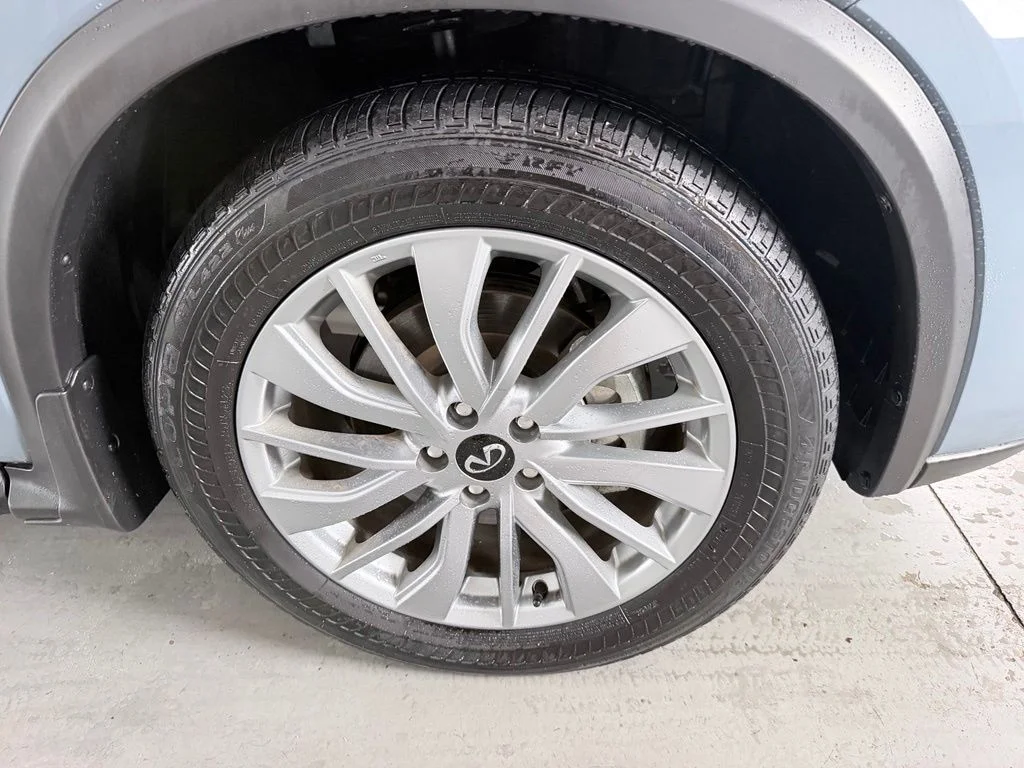 Certified Used 2023 Gray INFINITI LUXE image 4