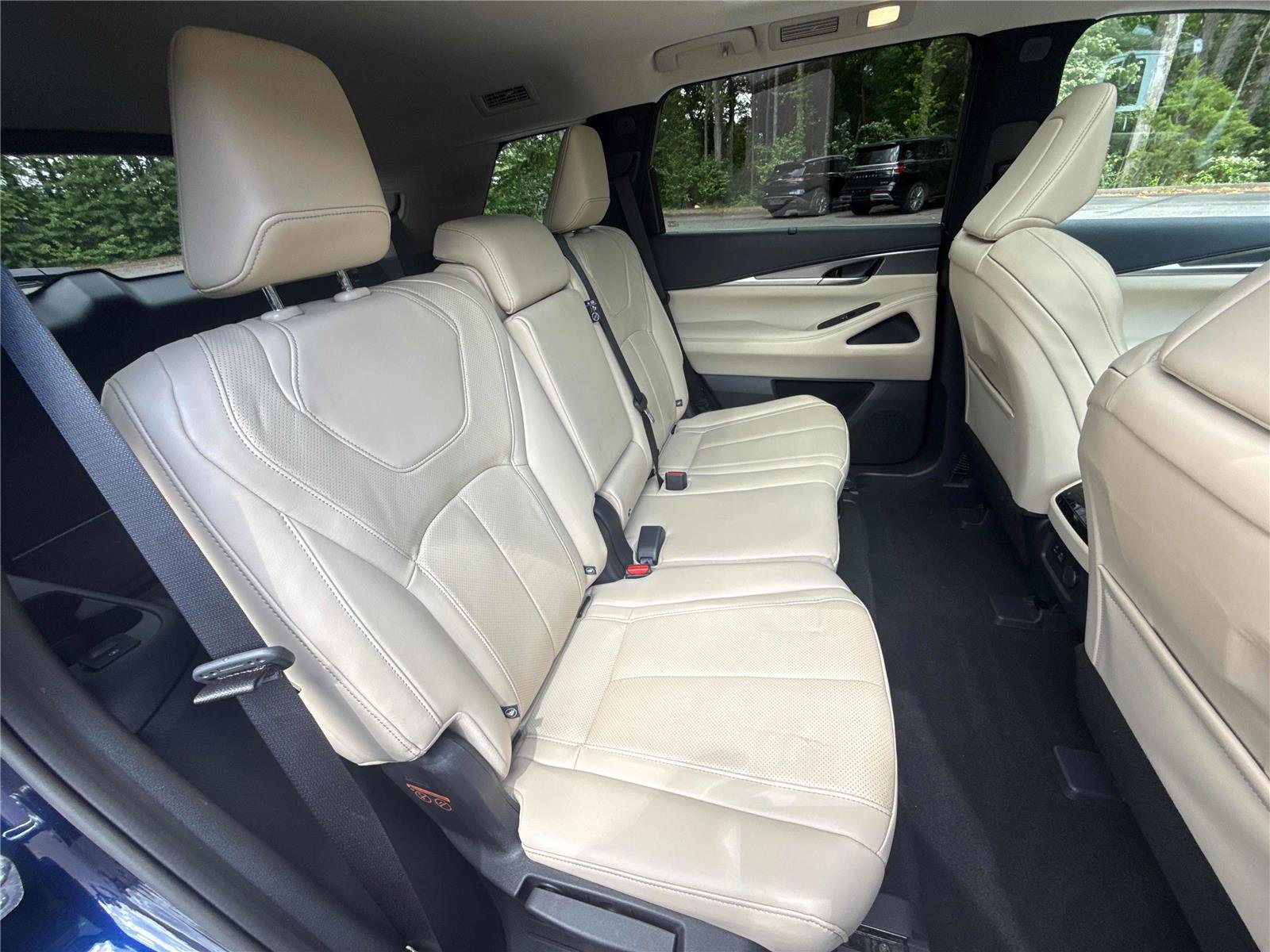 Used 2023 Grand Blue INFINITI LUXE image 28