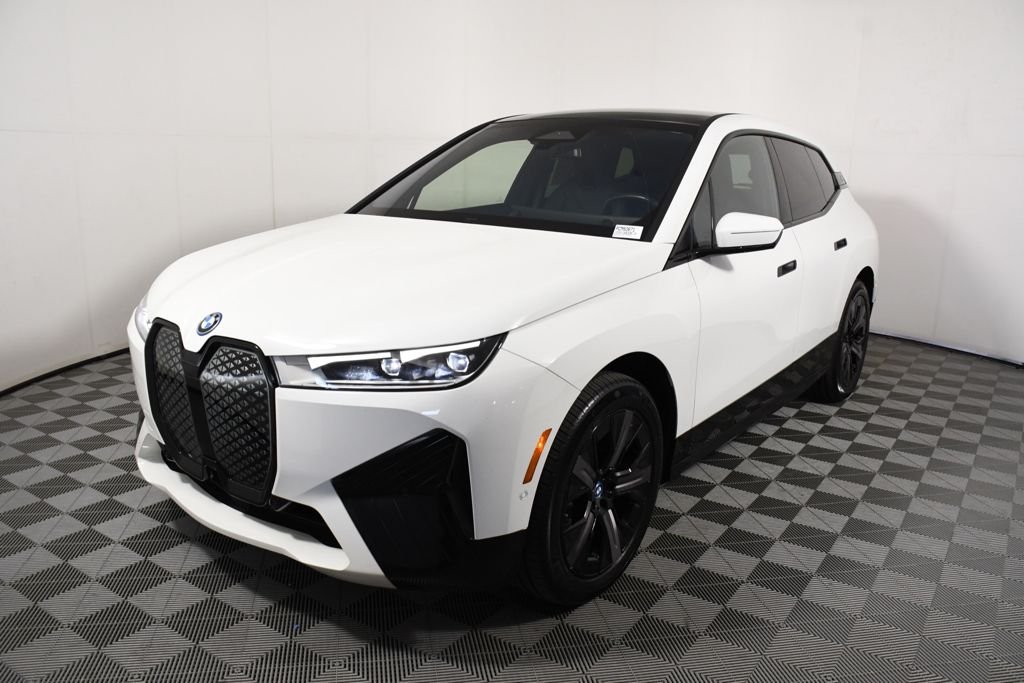 2023 BMW iX xDrive50's photo