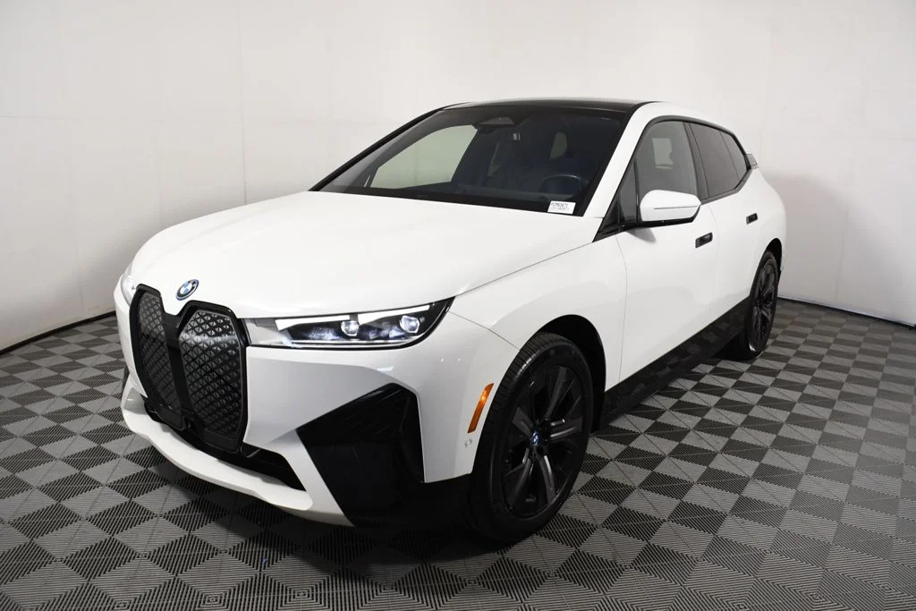 2023 BMW iX xDrive50's photo