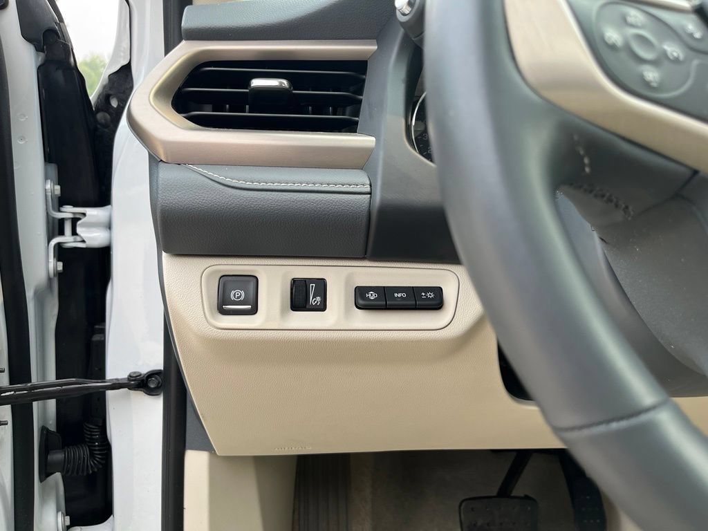 Used 2023 White Frost Tricoat GMC Denali image 21