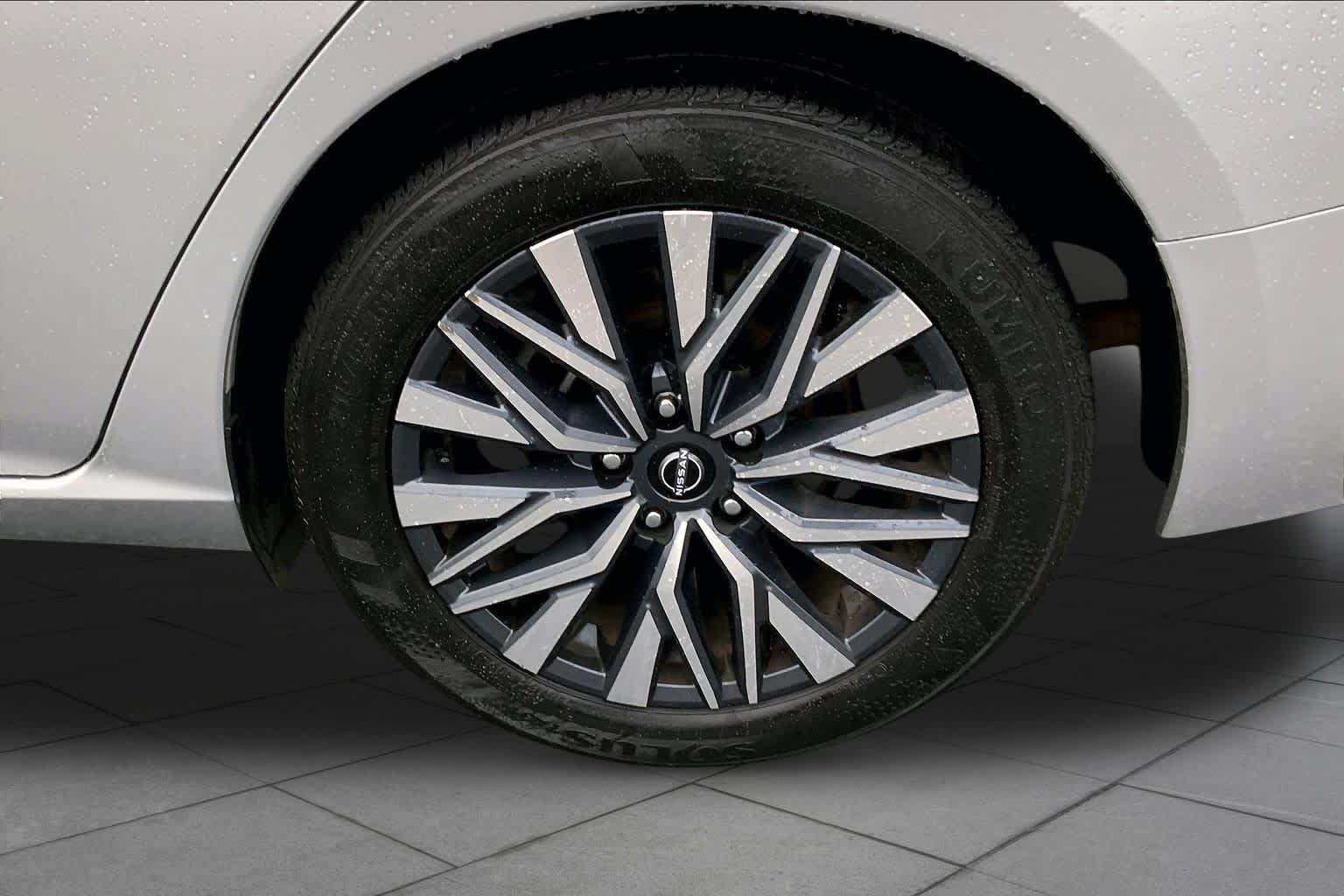 Used 2024 Brilliant Silver Metallic Nissan 2.5 SV image 10