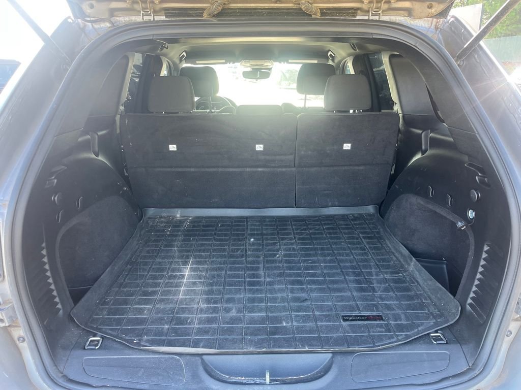 Used 2021 Billet Silver Metallic Clearcoat Jeep Laredo E image 12