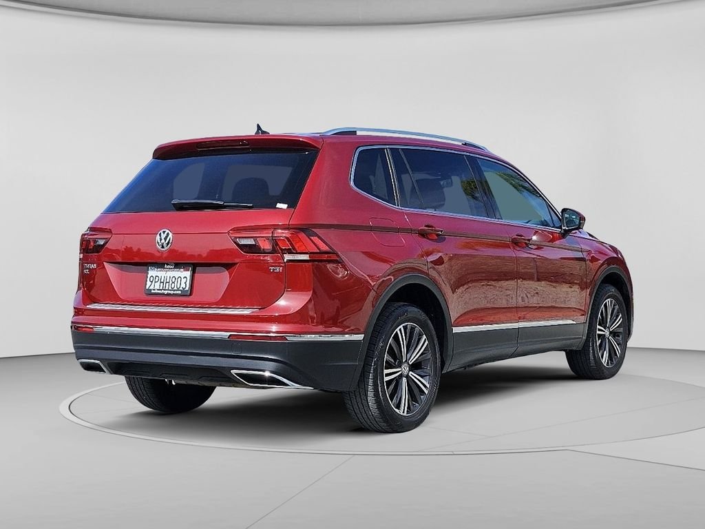 Used 2018 Cardinal Red Metallic Volkswagen 2.0T SEL image 33