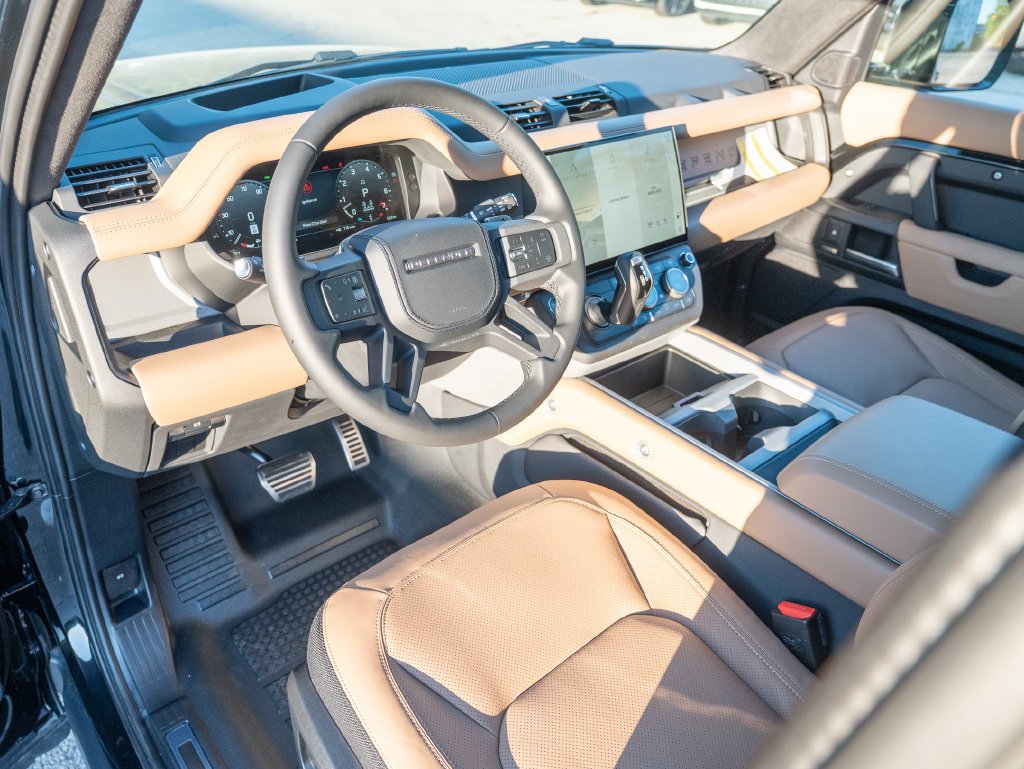 2026 Land Rover Defender V8 - Photo 11