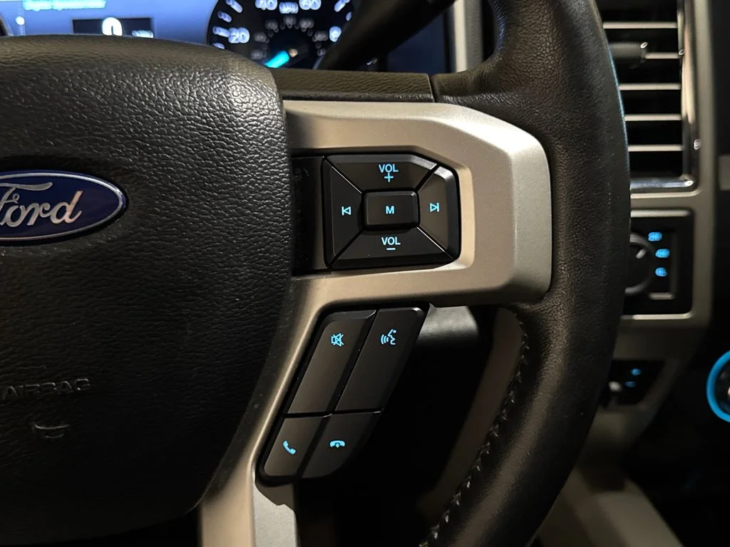 Used 2017  Ford Lariat image 24