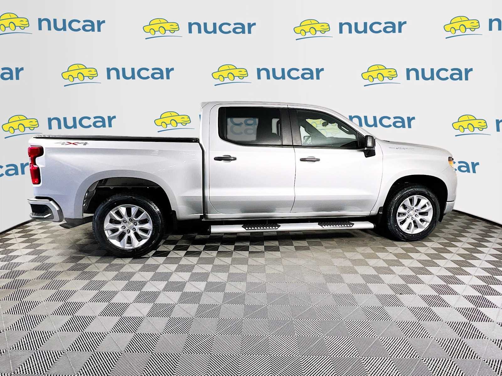 Used 2022 Silver Ice Metallic Chevrolet Custom image 8
