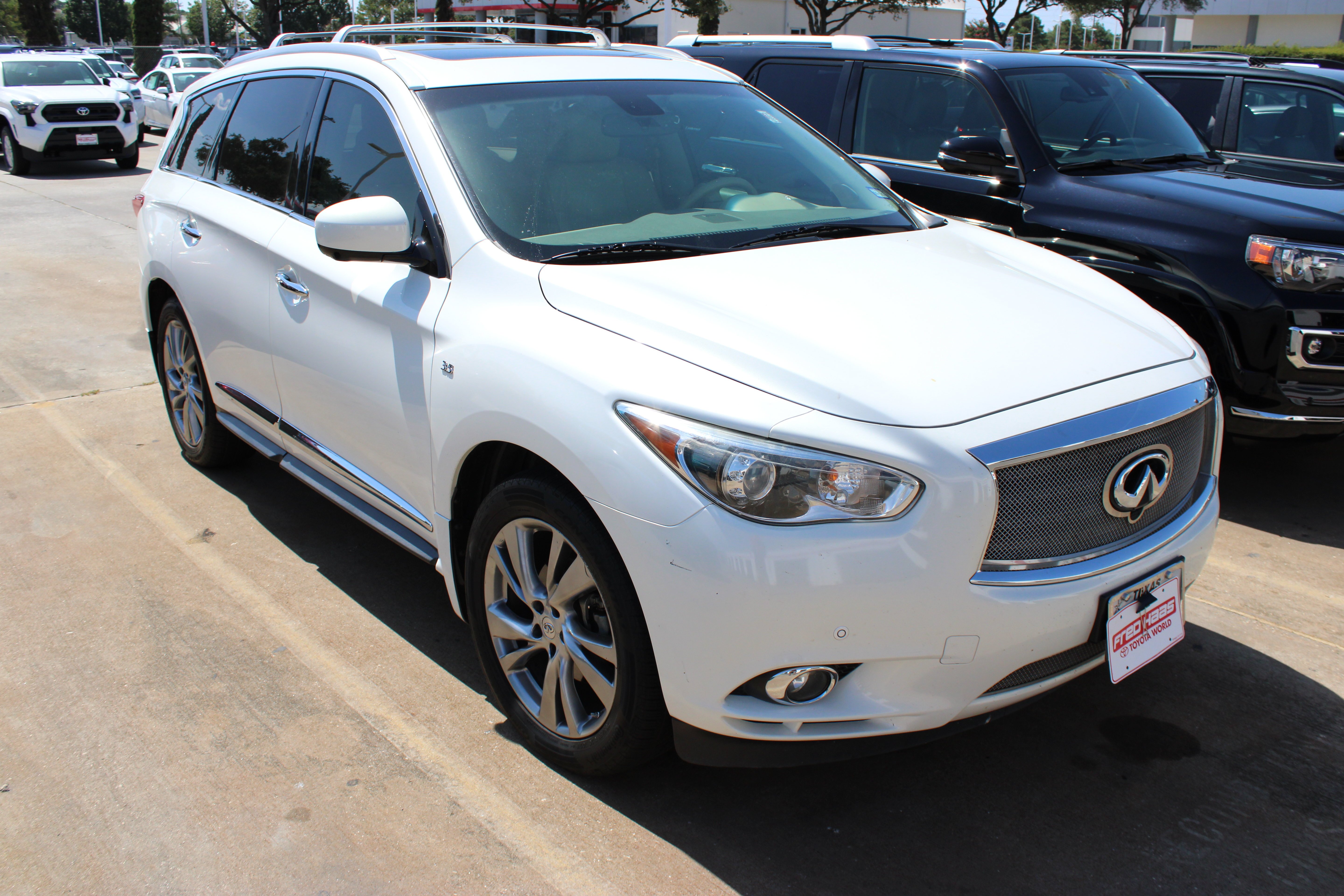 Used 2014 Moonlight White INFINITI  image 2