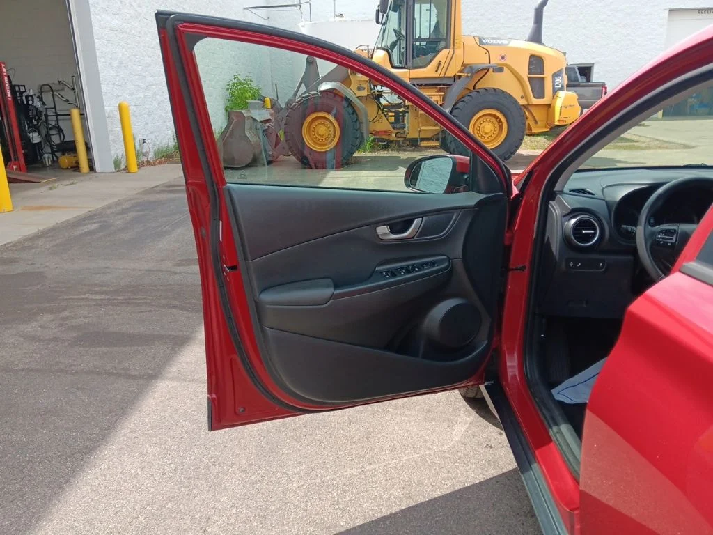 Used 2018 Pulse Red Hyundai Limited image 21