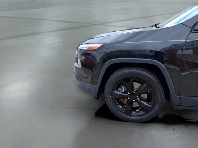 Used 2016  Jeep Altitude image 19