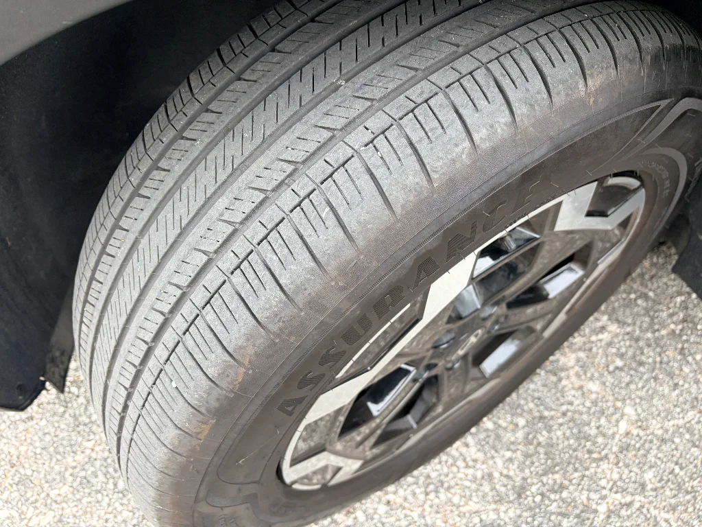 Used 2025 Phantom Black Hyundai SEL image 33