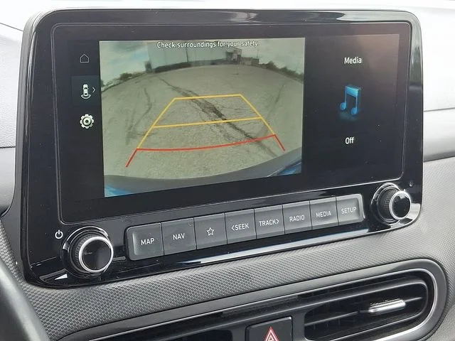 Used 2023 Green Hyundai SEL image 24