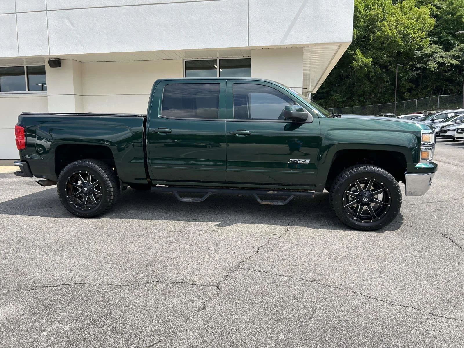 Used 2015 Green Chevrolet 4WD Crew Cab 143.5 LT w/2LT image 2
