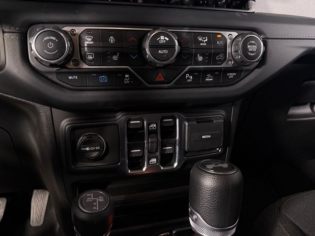 Used 2025 Crystal Metallic Jeep Sahara 4xe image 15
