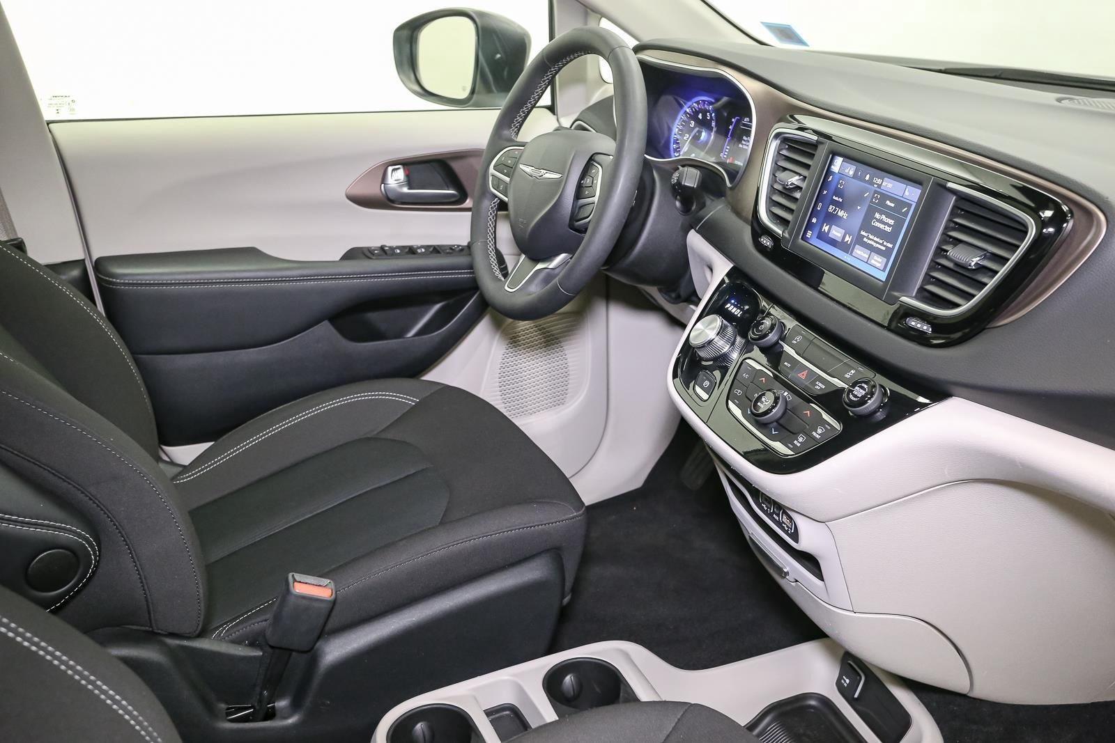 Used 2024 Bright White Clearcoat Chrysler LX image 20