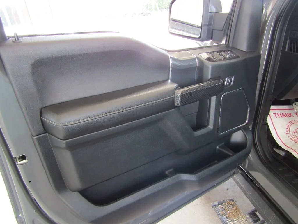Used 2019  Ford Lariat image 28