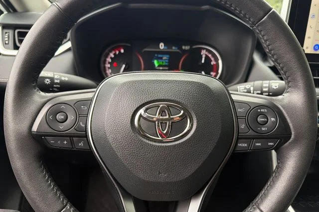 2025 Toyota RAV4 XLE - Photo 27