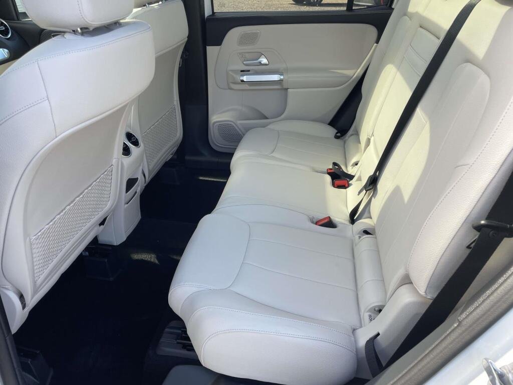 New 2026 Polar White Mercedes-Benz GLB 250 image 16