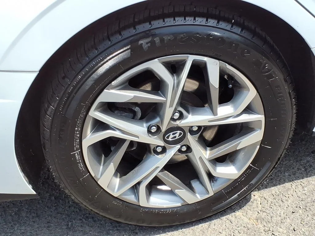 Used 2021 Gray Hyundai SEL image 7