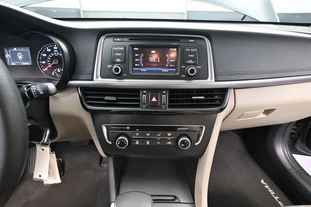 Used 2016 Green Kia LX image 25