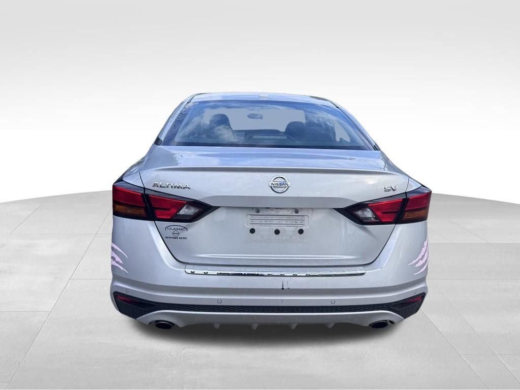 Used 2021 Silver Nissan 2.5 SV image 4