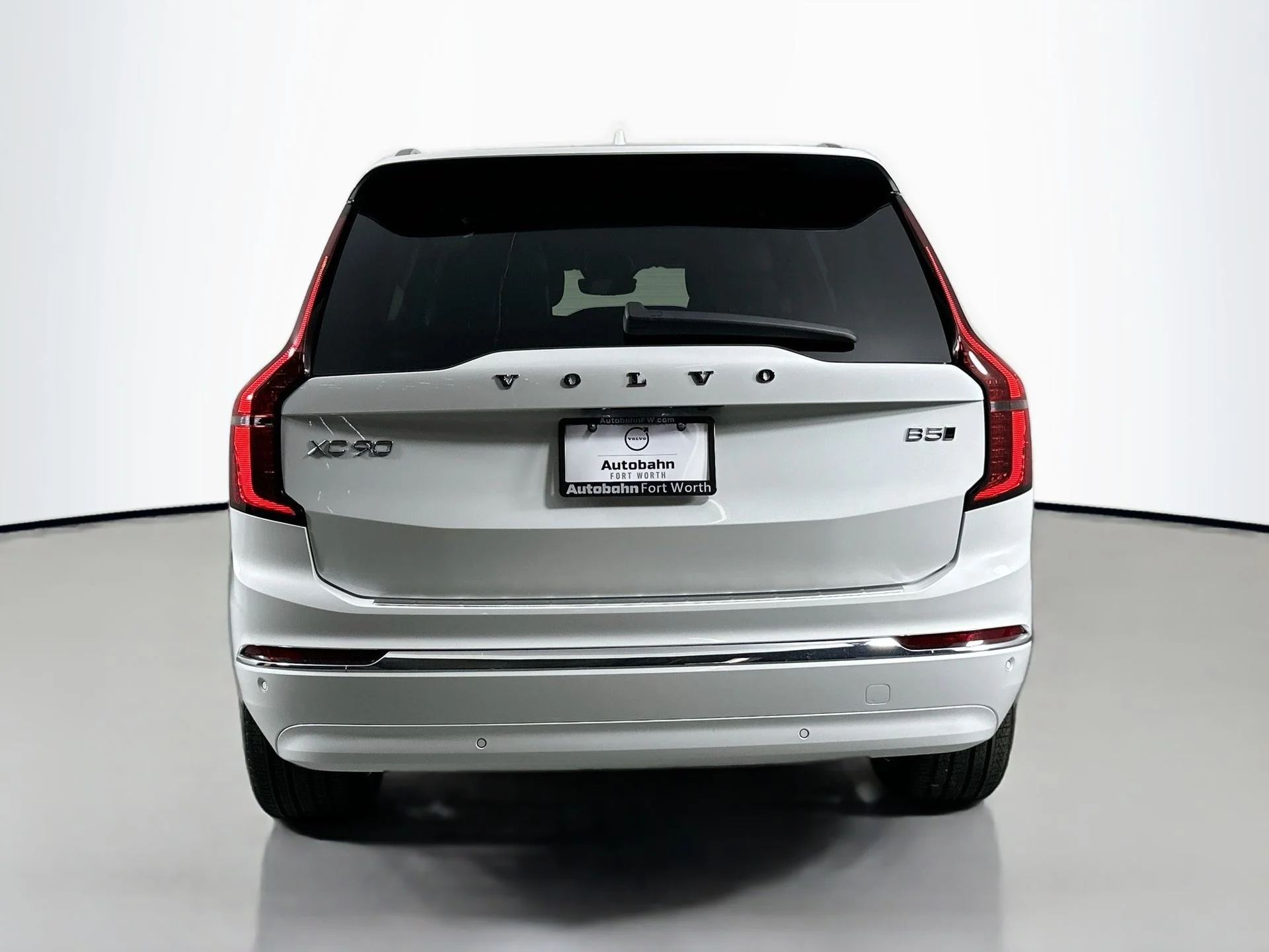 New 2026 Crystal White Volvo Plus image 7