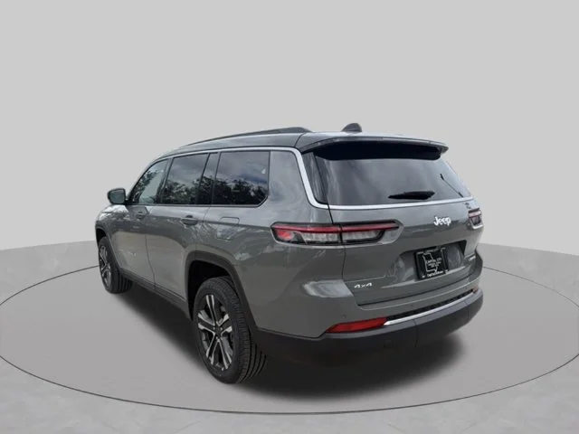 New 2027 Sting-Gray Clearcoat Jeep Limited image 5